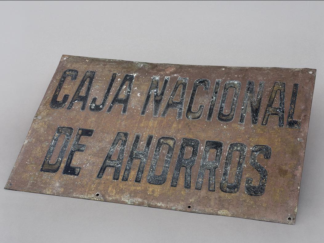 Letrero de la Caja Nacional de Ahorros