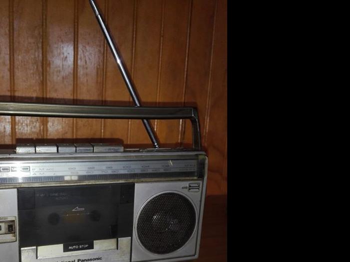 Pequeña radio National Panasonic de la década de los  70 japonesa