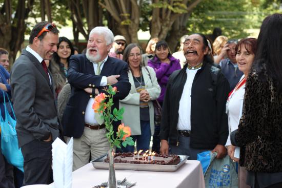 Director y amigos del Museo Celebrando.