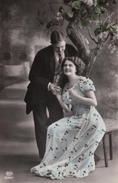 Conquista amorosa al lado del árbol