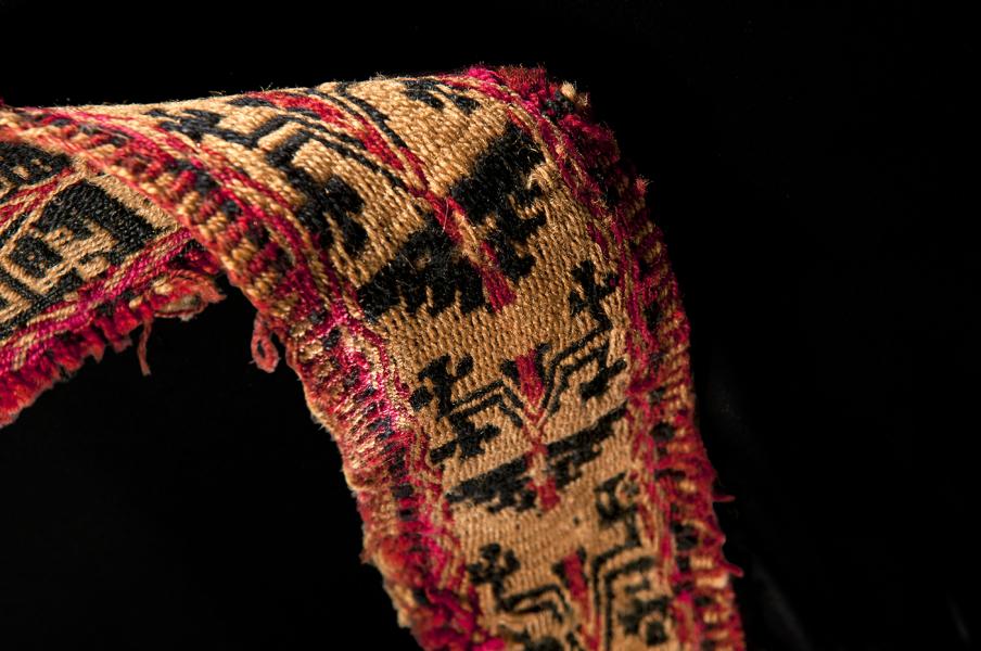 Trariwe de machi hombre (detalle) Trariwe de machi hombre (detalle)