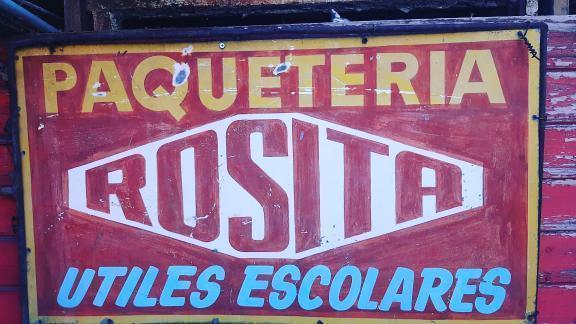 Cartel característico de la paqueteria Rosita