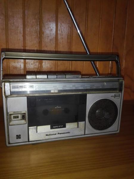 Pequeña radio National Panasonic de la década de los 70 japonesa Pequeña radio National Panasonic de la década de los 70 japonesa