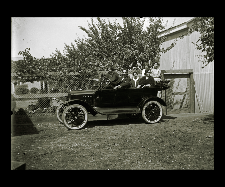 Familia Rivas Núñez en auto Ford modelo T Familia Rivas Núñez en auto Ford modelo T